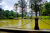 Azzorre - Isola Sao Miguel. Furnas, la piscina di acqua calda e ferruginosa nel parco Terra Nostra.